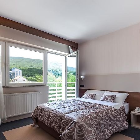 Hotel Macola Korenica Kültér fotó