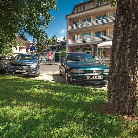 Hotel Macola Korenica Kültér fotó