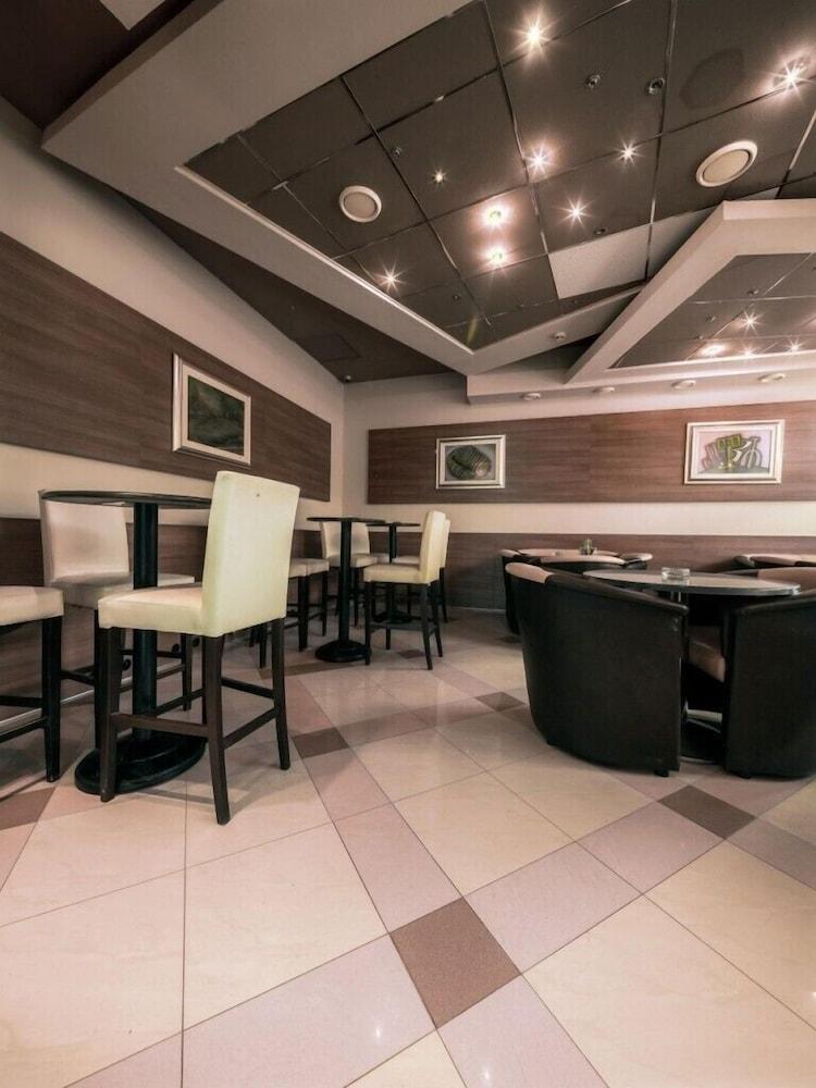 Hotel Macola Korenica Kültér fotó