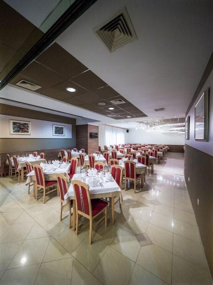 Hotel Macola Korenica Kültér fotó
