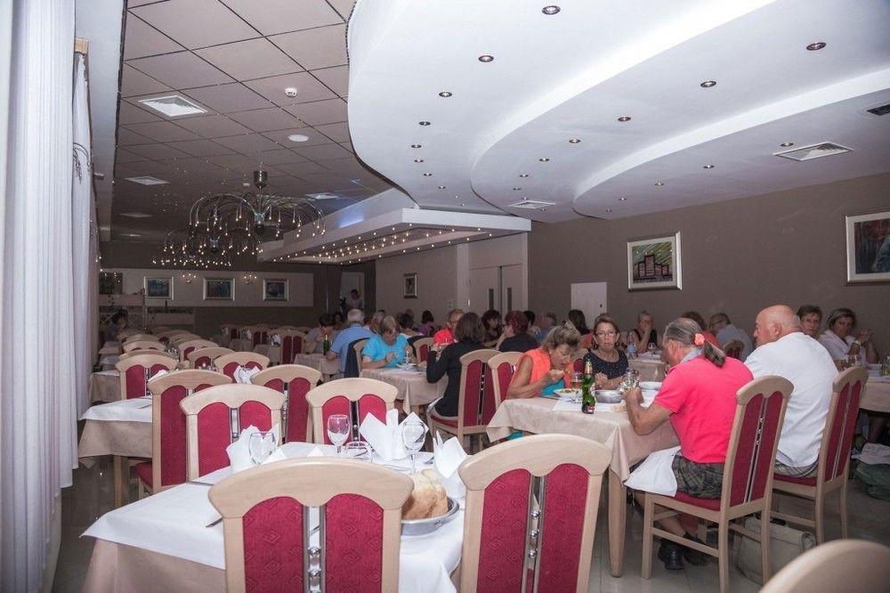 Hotel Macola Korenica Kültér fotó