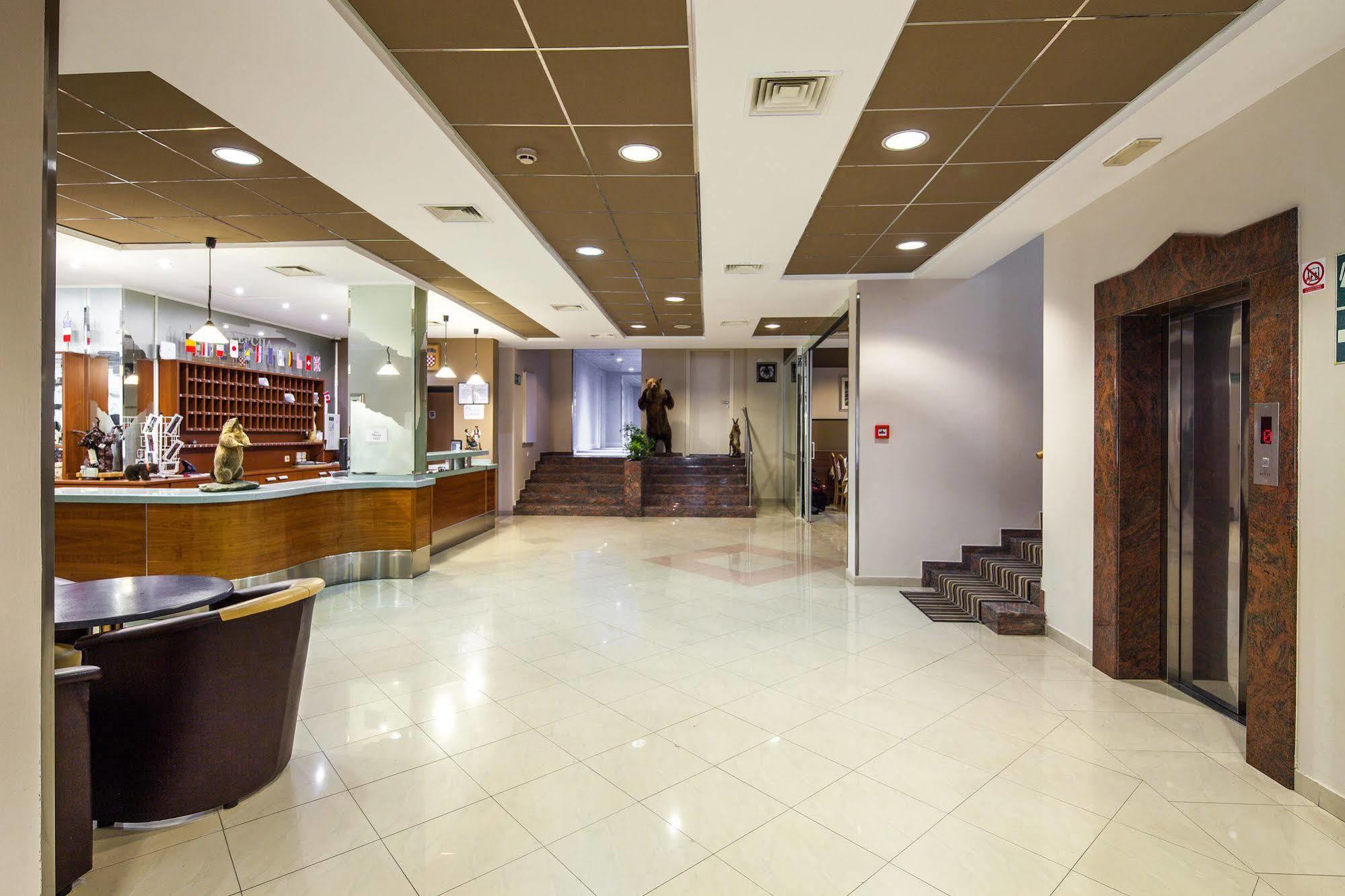 Hotel Macola Korenica Kültér fotó