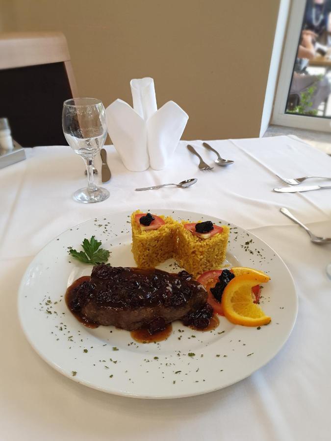 Hotel Macola Korenica Kültér fotó